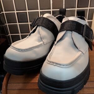 NWOT UGG Ashton Platform Shoes,8.5